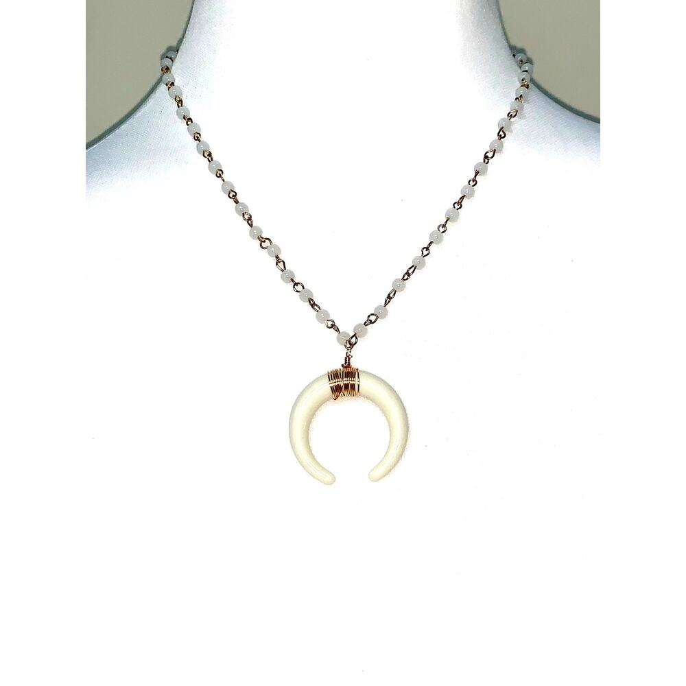 Gold Tone Accent White Crescent Bone Horn Beaded Necklace Unsigned - Picture 4 of 4